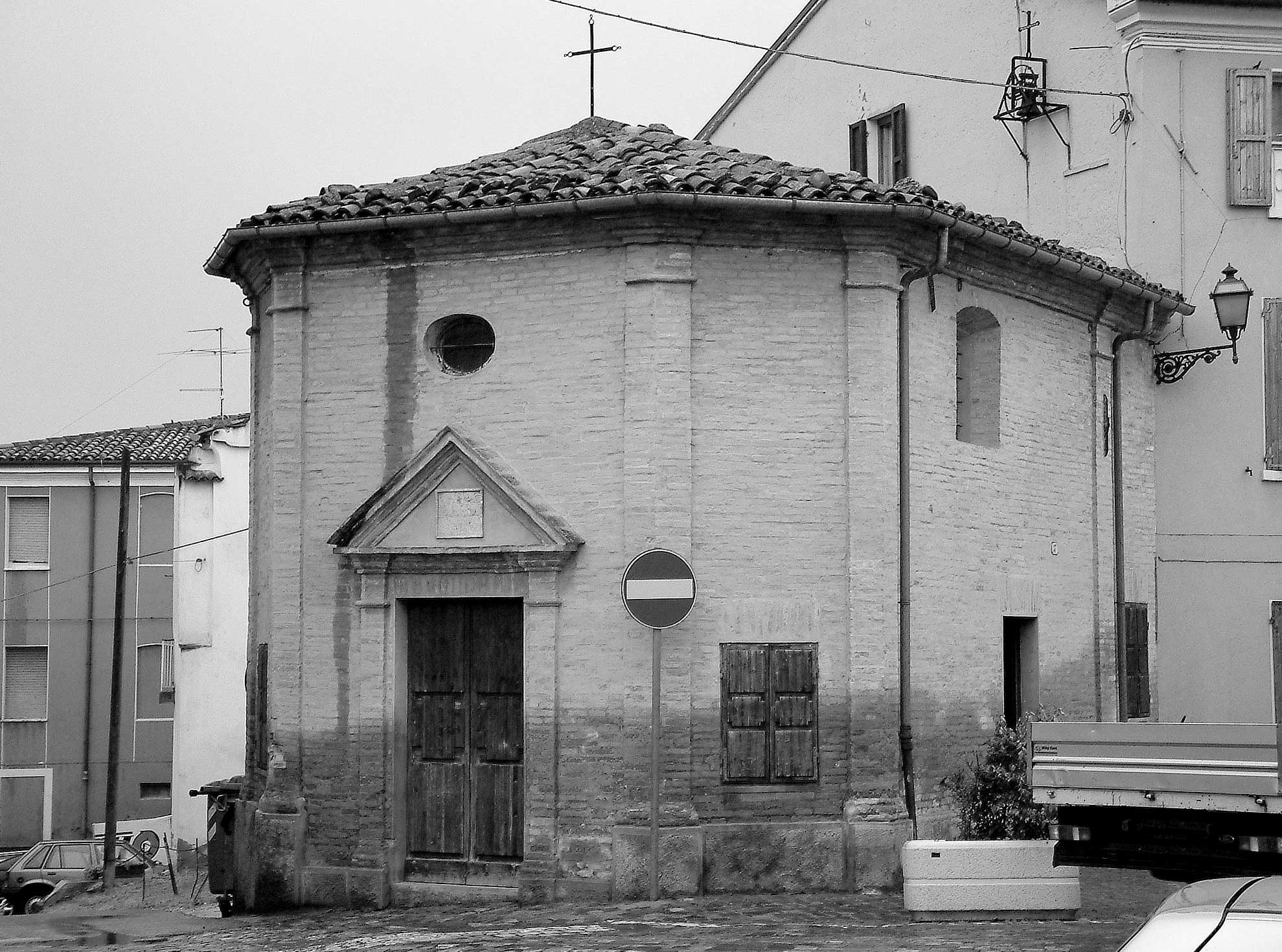 Chiesina Don Ferrante BN.jpg